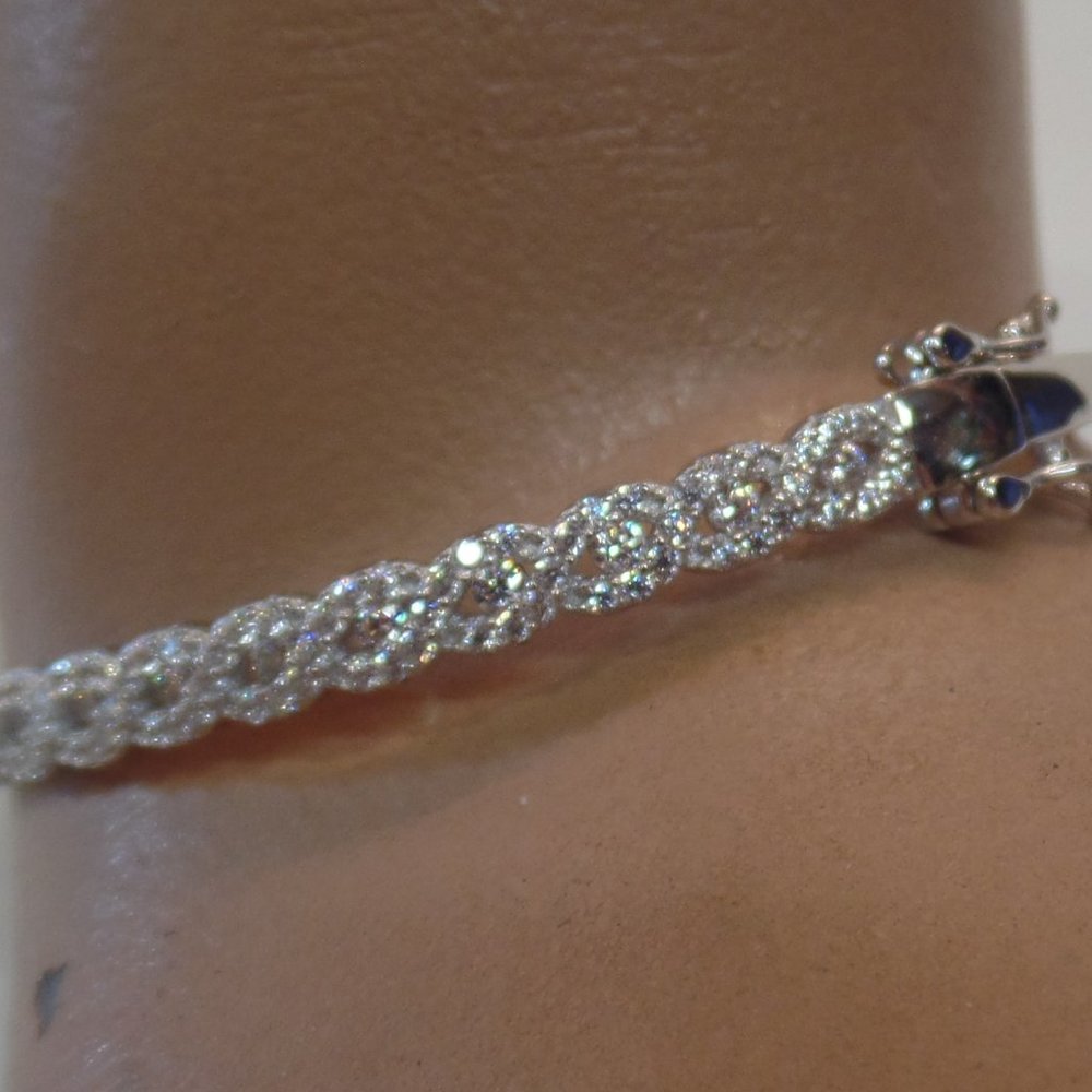 Tiara SS 9.25 CZ Thin Clasp Bracelet BNWT SPARKLY